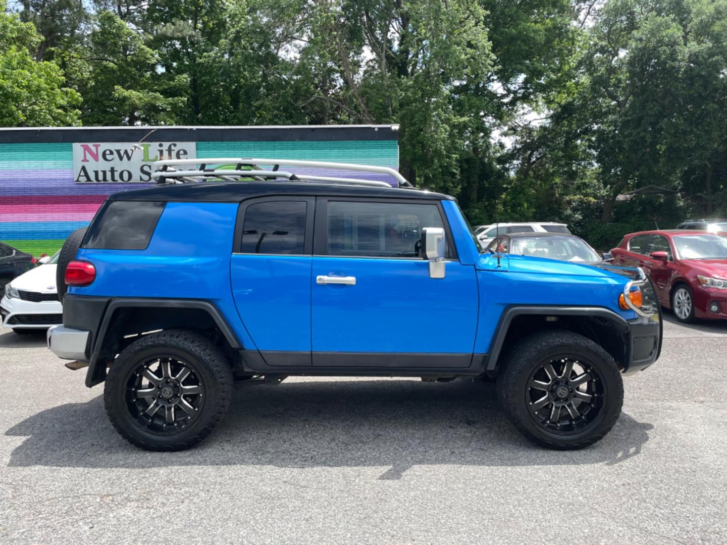 2007 BLUE TOYOTA FJ CRUISER BASE (JTEZU11F970) with an 4.0L engine, Automatic transmission, located at 5103 Dorchester Rd., Charleston, SC, 29418-5607, (843) 767-1122, 36.245171, -115.228050 - Local Trade-in with CD/AUX/Sat/Bluetooth, Power Windows, Power Locks, Power Mirrors, All-weather Flooring, Rear Power Inverter, Keyless Entry, Tow Package. Clean Inside & Out!! 222k miles Located at New Life Auto Sales! 2023 WINNER for Post & Courier's Charleston's Choice Pre-owned Car Dealer AND 2 - Photo#7